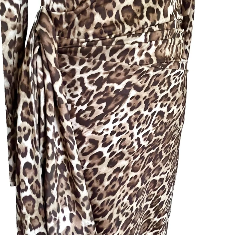 🔥WAYF Leopard woman’s Dress-Small-long sleeves Stretch With Ruched Waist NWOT - Picture 4 of 9